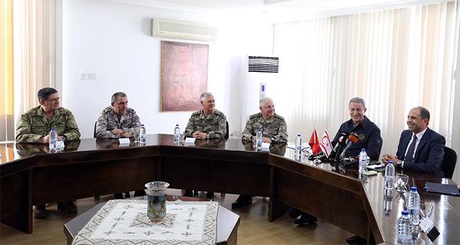 Milli Savunma Bakanı Akar, KKTC Dışişleri Bakanı Özersoy ile görüştü