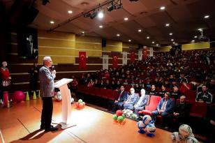 Ümraniye Belediyesi’nden Okullara Spor Malzemesi Desteği