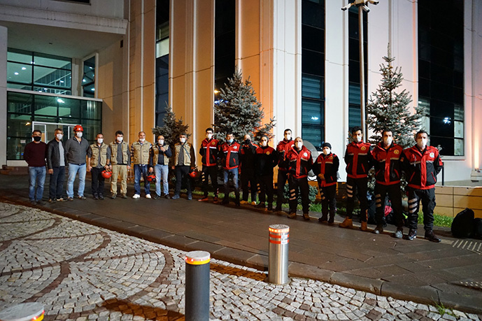 Tuzla Belediyesi Arama Kurtarma Ekibi İzmir İçin Yola Çıktı