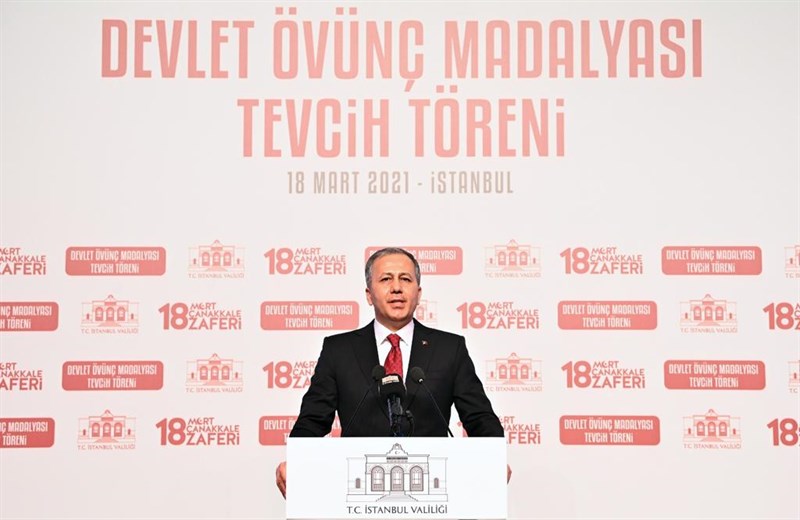 Vali Yerlikaya, Şehit Aileleri ve Gazilere Devlet Övünç Madalyası Takdim Etti