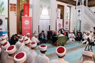 Sultanbeyli Merkez Camii’nde Manevi Coşku