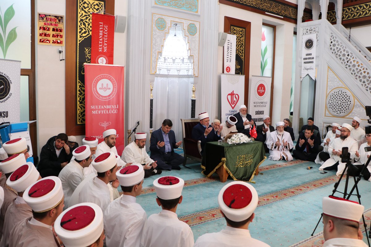 Sultanbeyli Merkez Camii’nde Manevi Coşku