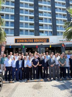 İstanbul Milletvekili Halis Dalkılıç için Hac dönüşü Çenberlitaş’ta program yapıldı